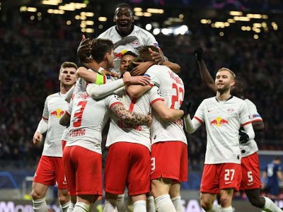 上海申花训练开放日，关键时刻豪取连胜引欢呼，德国杯在即，阵容厚度经受考验(上海申花今天新闻)-九游娱乐APP