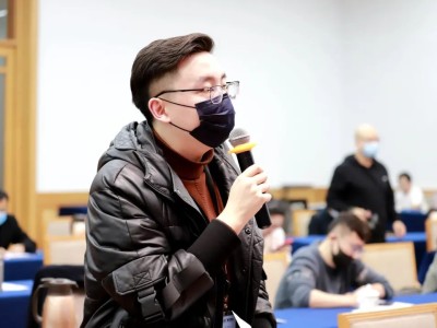 西甲赛程吃紧，新疆广汇冲刺阶段内部沟通，赛场秩序良好，资深球员宣示担当-九游登录入口